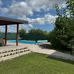 Crystal Pool Dom wakacyjny Bihać