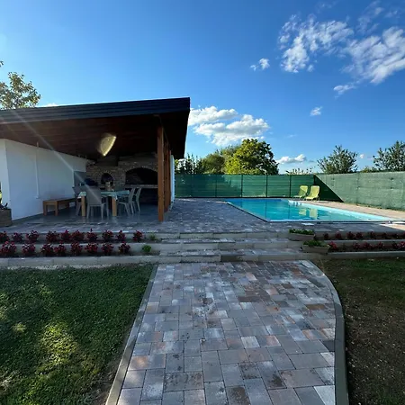 Dom wakacyjny Crystal Pool Bihać