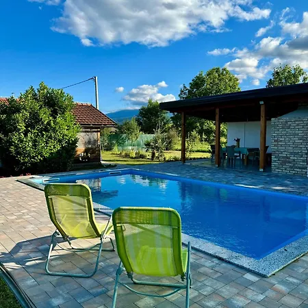 Crystal Pool Semesterbostad