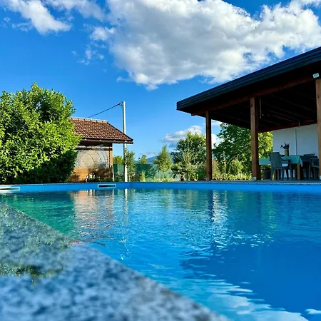 בית נופש Crystal Pool *